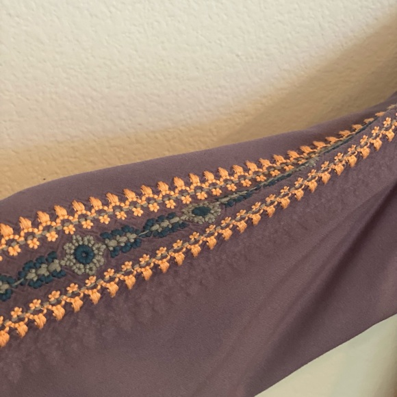 EUC Embroidered Tunic L - Picture 4 of 9